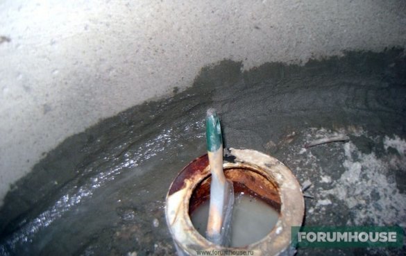 Nous portons une attention particulière à la bague inférieure en butée contre la fosse septique au fond.