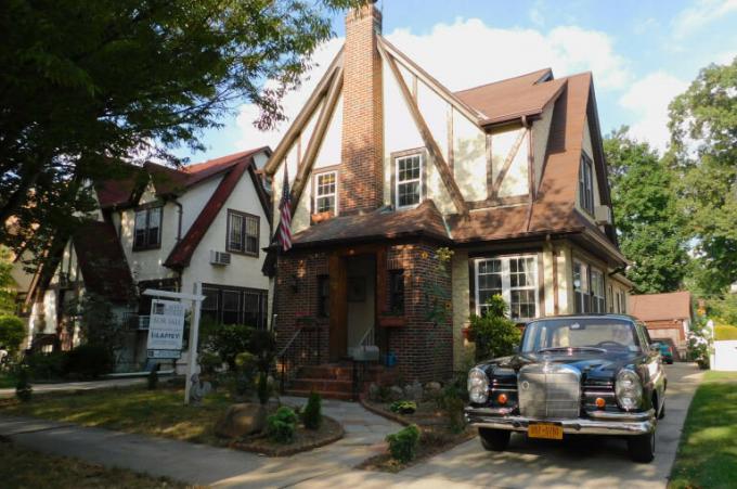 La maison où D. Trump a passé son enfance. Selon certaines sources, est actuellement en vente pour 75 millions. $. (Source: Yandex-images)