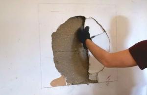 Comment sceller le trou dans le mur de plâtre?