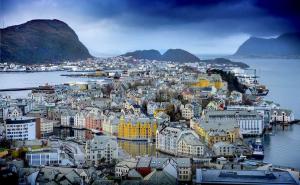 Comme une ville de pêche ordinaire en Norvège a commencé après l'incendie la plus belle ville du pays