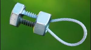 Comment fixer un câble métallique déchiré - Méthode d'enquête