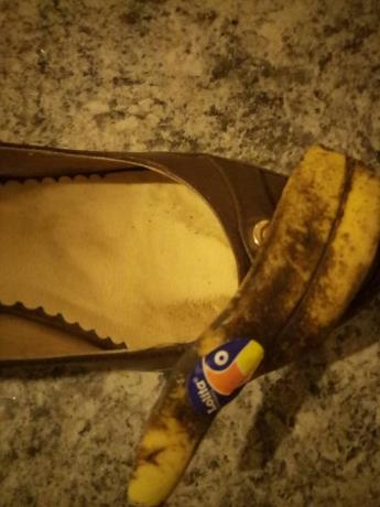 peau de banane peut nettoyer les chaussures en cuir à briller.