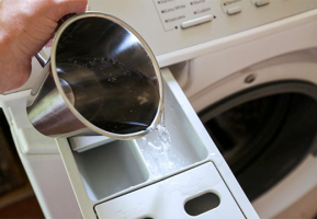 Pourquoi mettre un café, glace et rinçage dans la machine à laver?