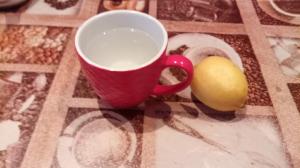 Pourquoi est-ce que je bois de l'eau avec du citron et du miel tous les jours. 7 raisons