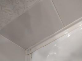 Linoléum sur les murs de la salle de bains au lieu de carreaux: budget et la finition rapide sans coutures, moule