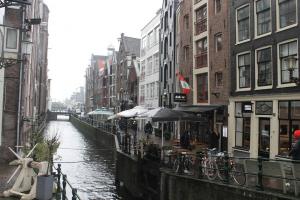 Pourquoi courbes Amsterdam à la maison: il se trouve, ils ont été contraints de construire
