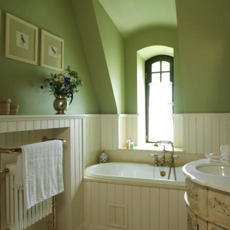 Une salle de bains dans les tons verts. Source photo: devhata.ru