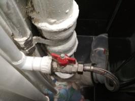 La protection de la valve de fuite d'eau dans l'appartement. Pour vérifier le fonctionnement de la soupape