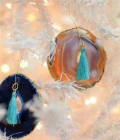 Bijoux design en agate pour les arbres de Noël du Nouvel An. Facile, simple et peu coûteux
