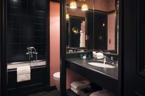 Top 6 des idées peu coûteuses qui peuvent vous aider à transformer une vieille salle de bains au-delà de la reconnaissance