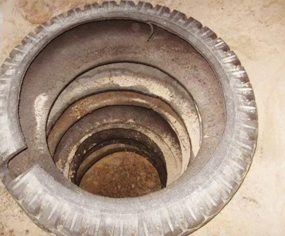 Un petit trou pour le drainage des pneus