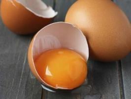 Utile si des œufs crus, les calories, la durée de conservation, commentaires