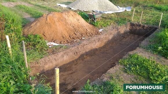 La largeur et la profondeur des bandes - 60 cm. Trench largeur - 1,5 m.