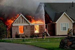 Comment protéger votre maison contre le feu: pros recommandations